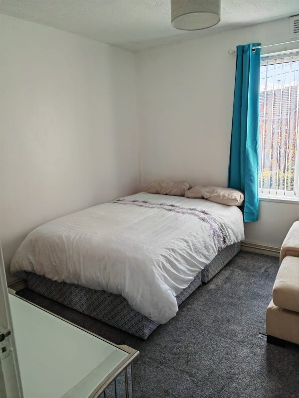 Room Grampian Road in Liverpool