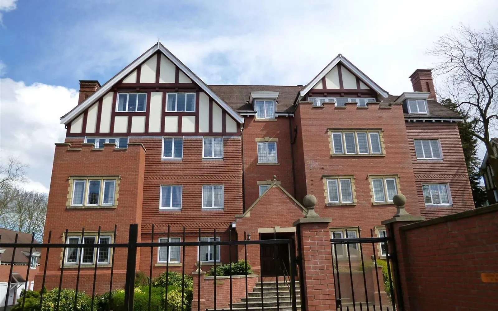 Flat Warwick Road in Coventry