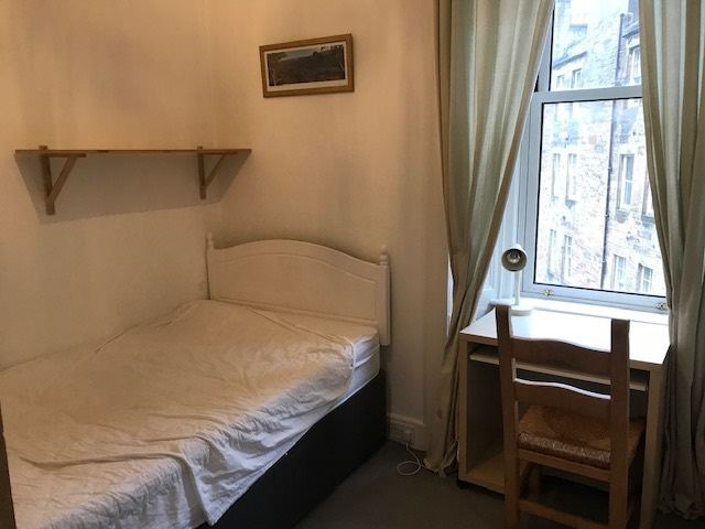 Flat Marchmont Crescent in City of Edinburgh