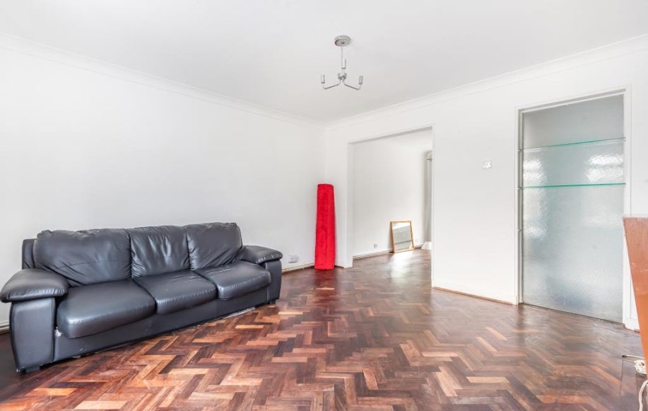 Flat Linnet Close in Hertsmere