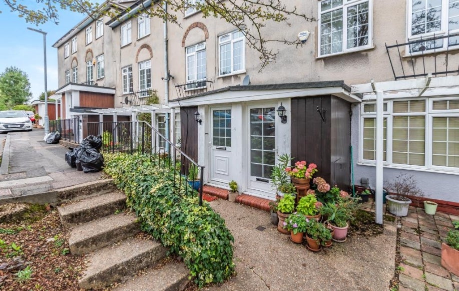 Flat Linnet Close in Hertsmere