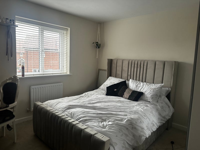 Room McIntosh Way in Maldon