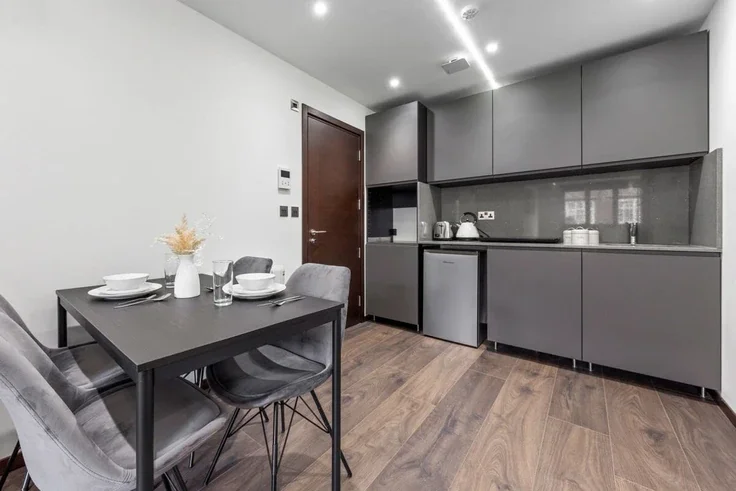 Flat Woodstock Road in Greater London