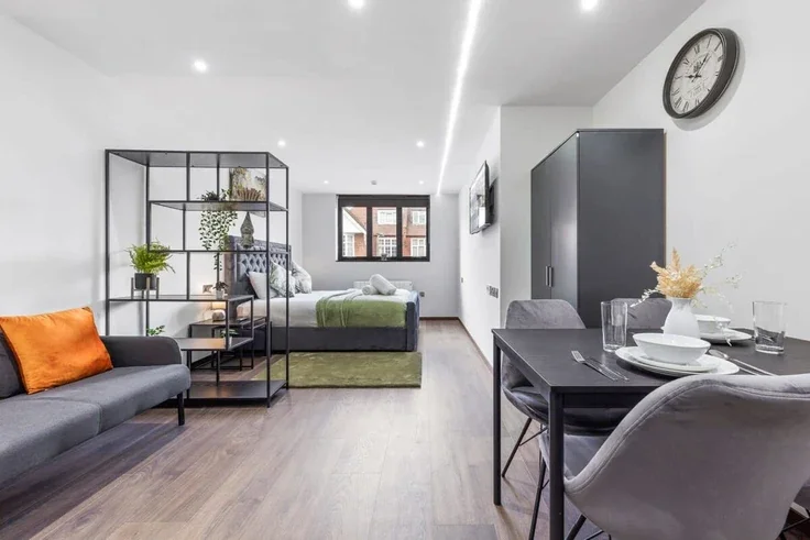 Flat Woodstock Road in Greater London