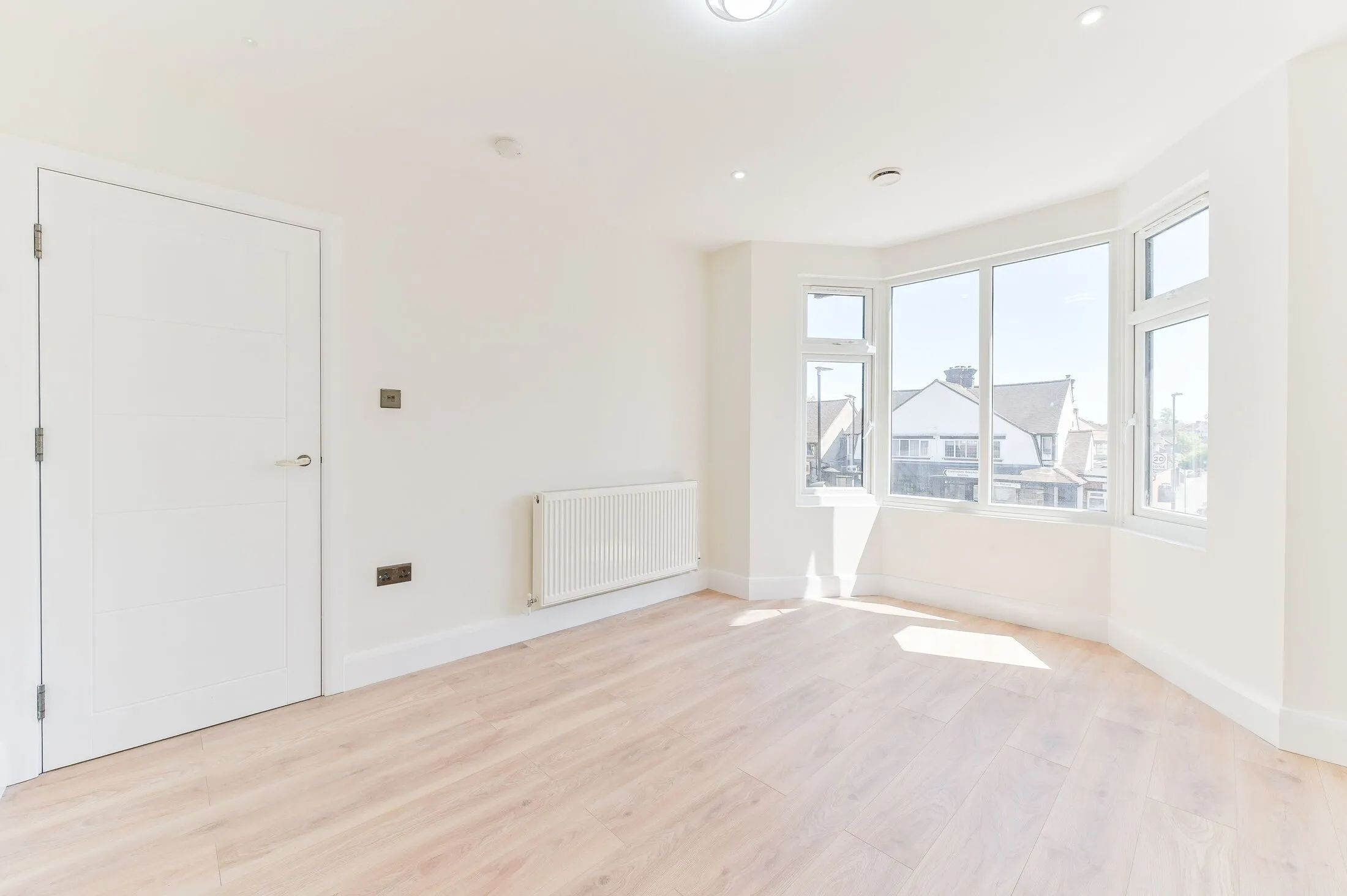 Flat Waverley Way in Greater London