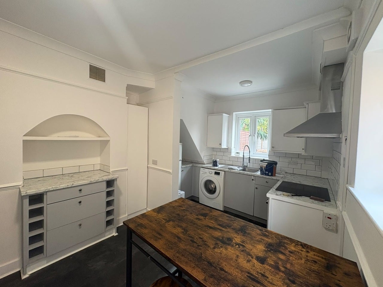 Flat Fortescue Road in Greater London