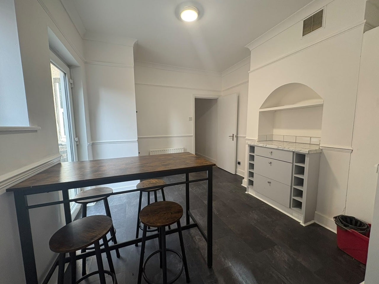 Flat Fortescue Road in Greater London