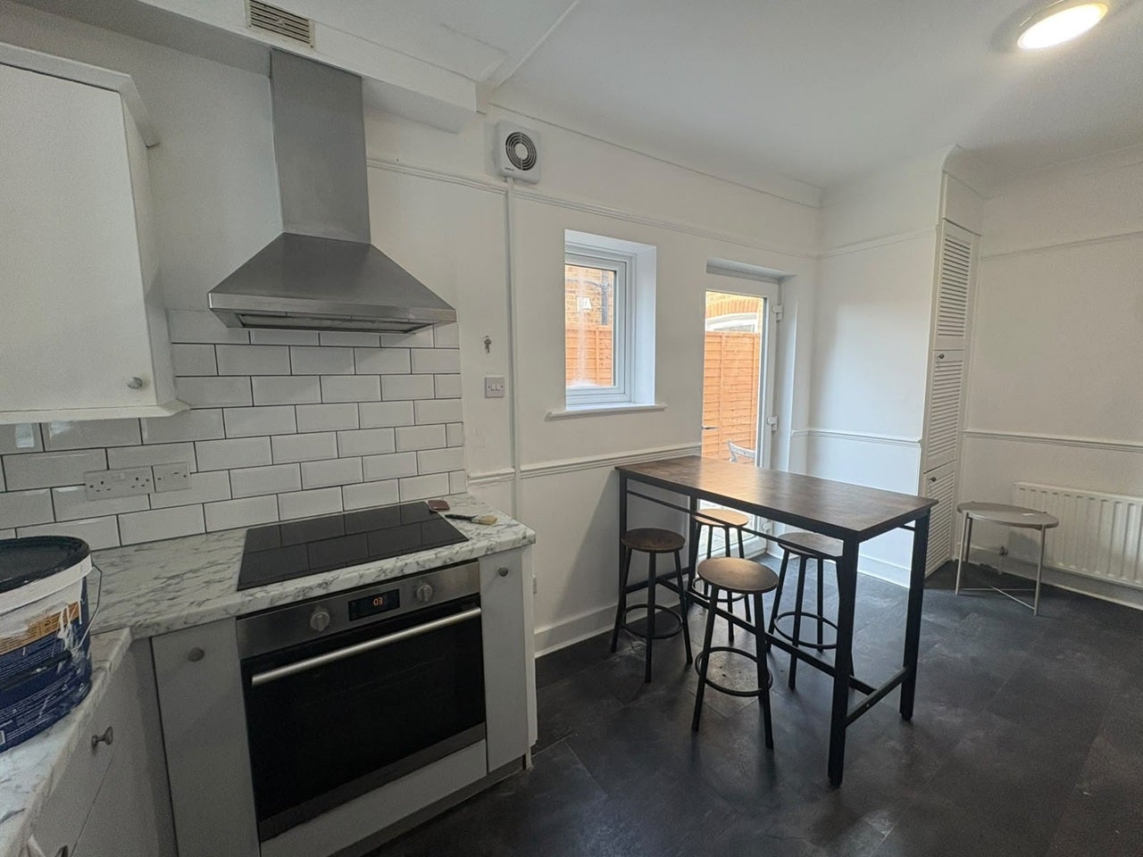 Flat Fortescue Road in Greater London