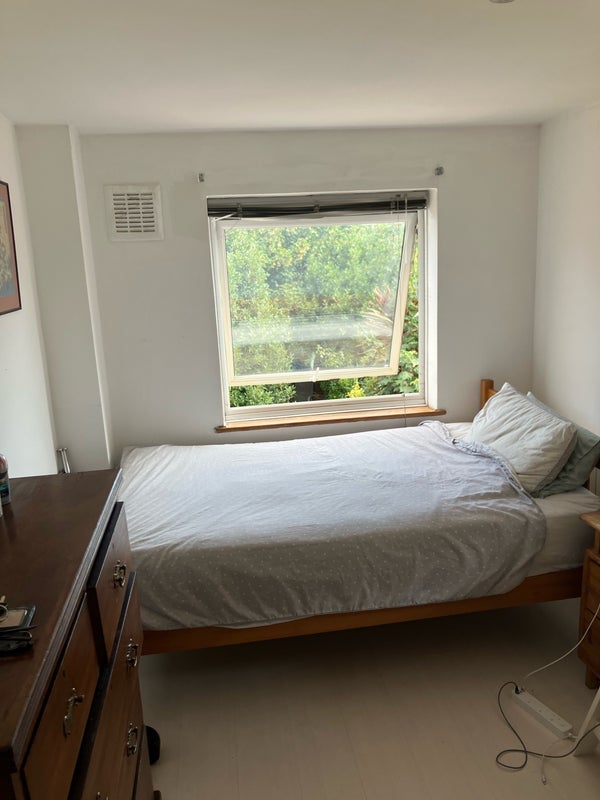 Room Leylang Road in Greater London