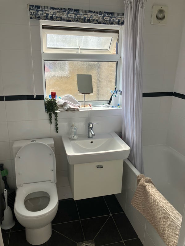 Room Leylang Road in Greater London