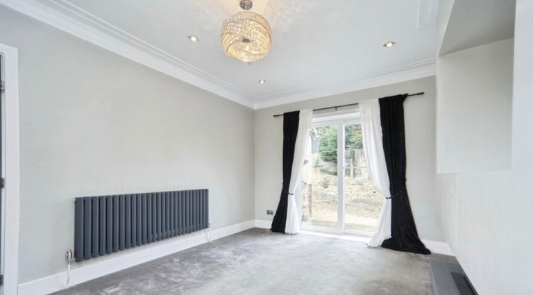 House Woodhall Park Crescent East in Leeds
