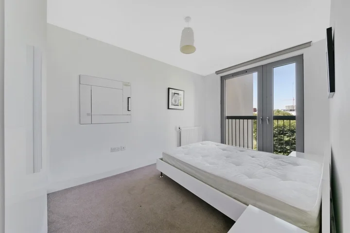 Flat Booth Road in Greater London