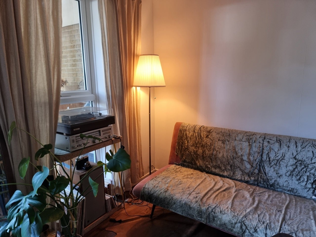 Room Water Lane in Greater London