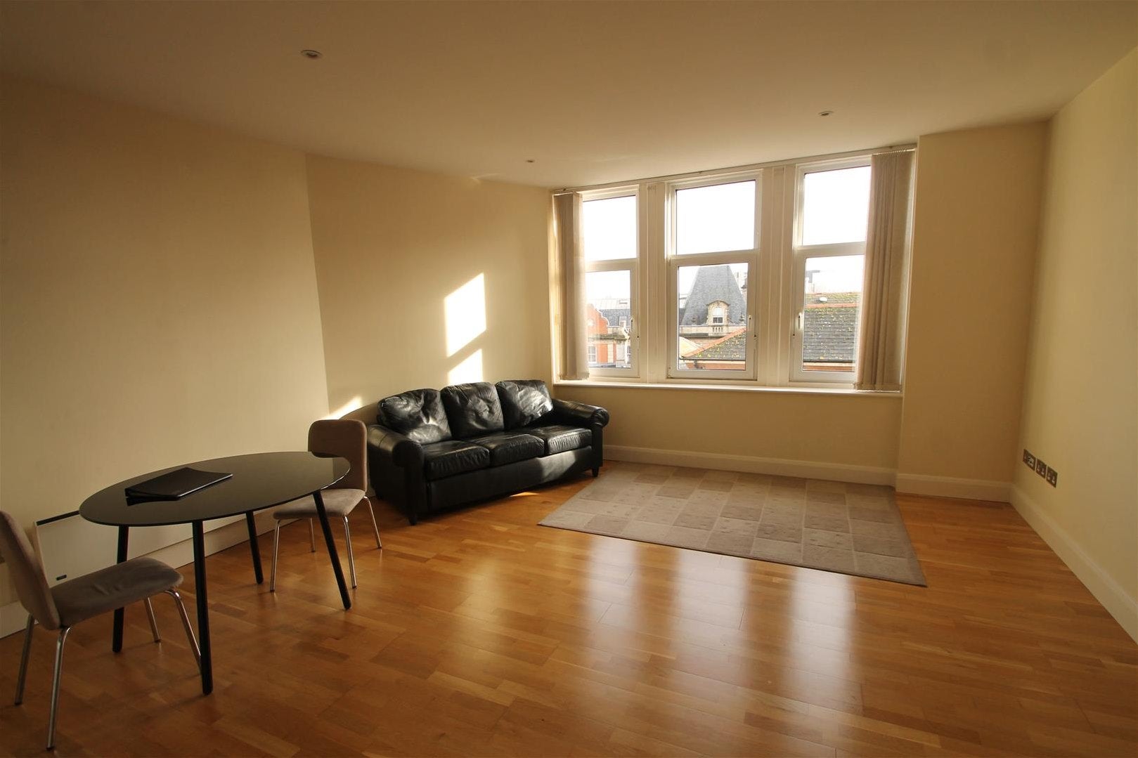 Flat Mount Stuart Square in Cardiff