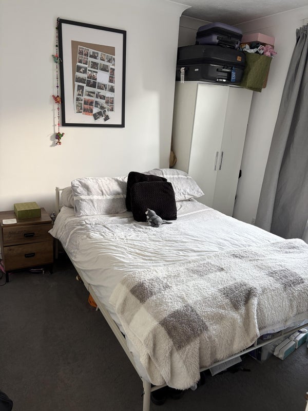 Room Stockwell Road in Greater London