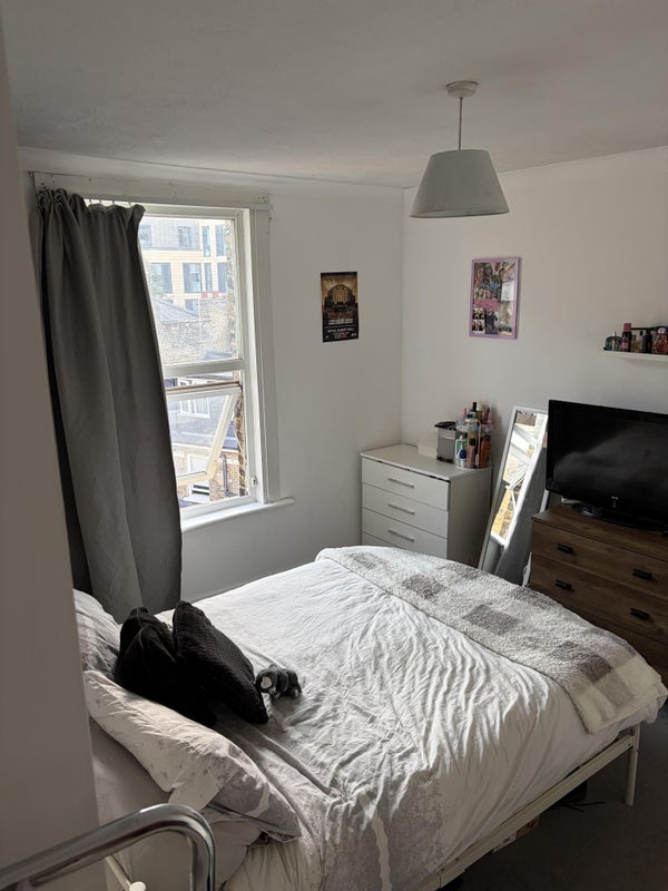 Room Stockwell Road in Greater London