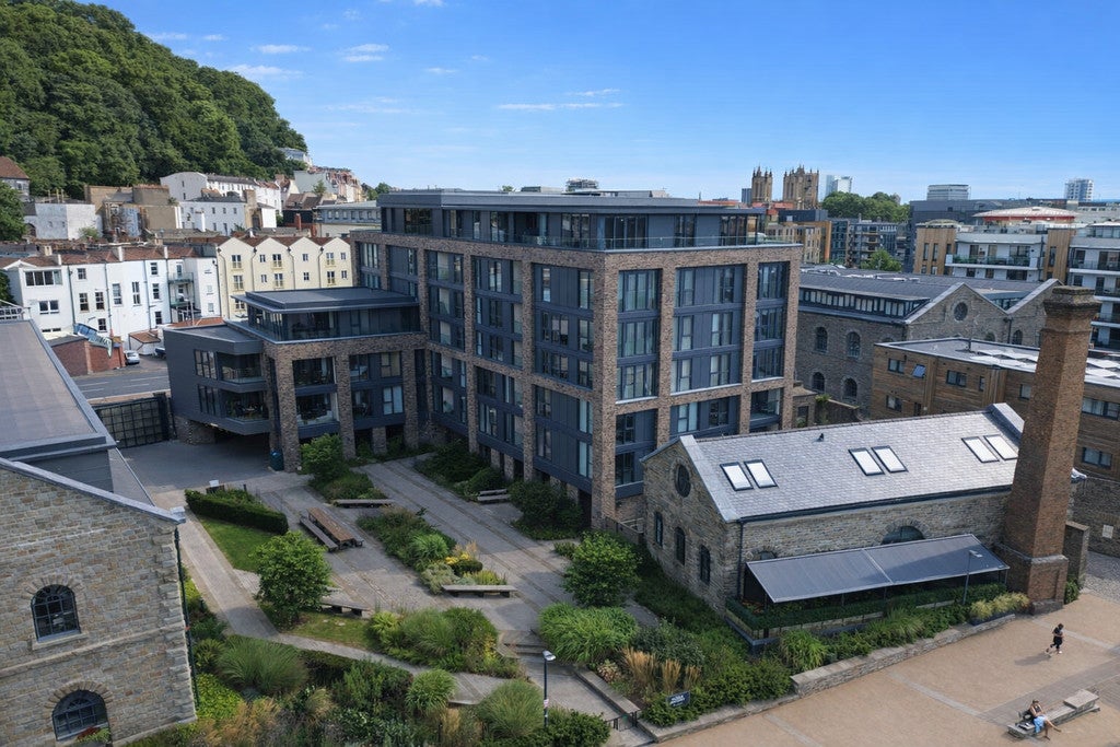 Flat Lime Kiln Road in Bristol