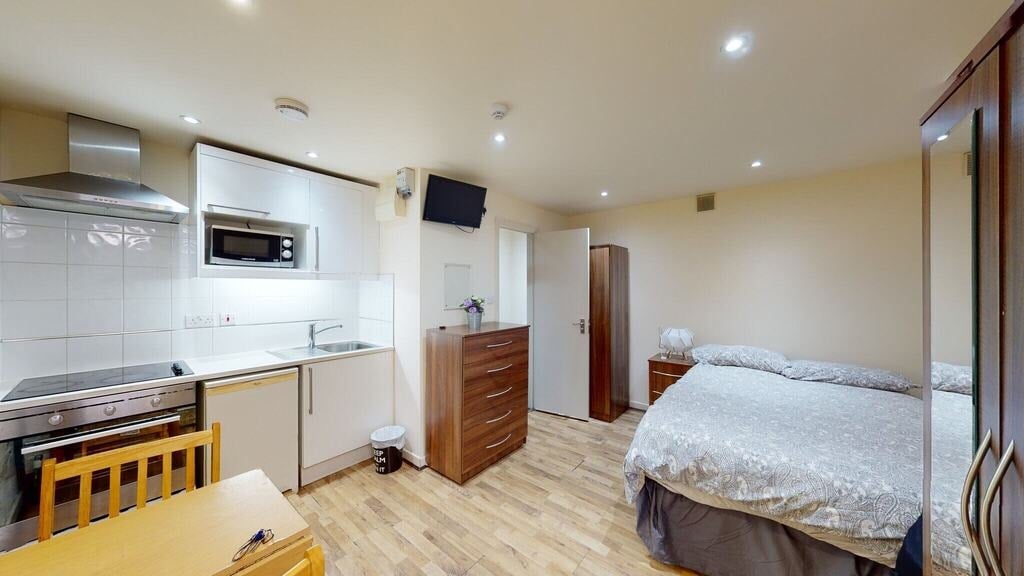 Room Ash Grove in Greater London