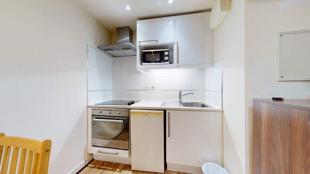 Room Ash Grove in Greater London