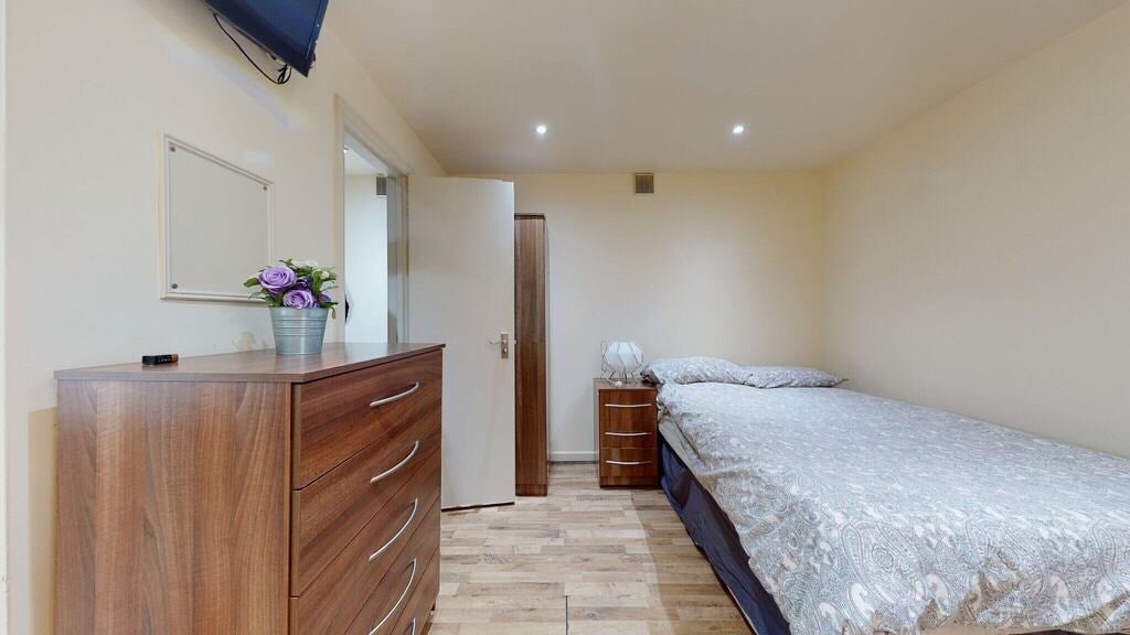 Room Ash Grove in Greater London