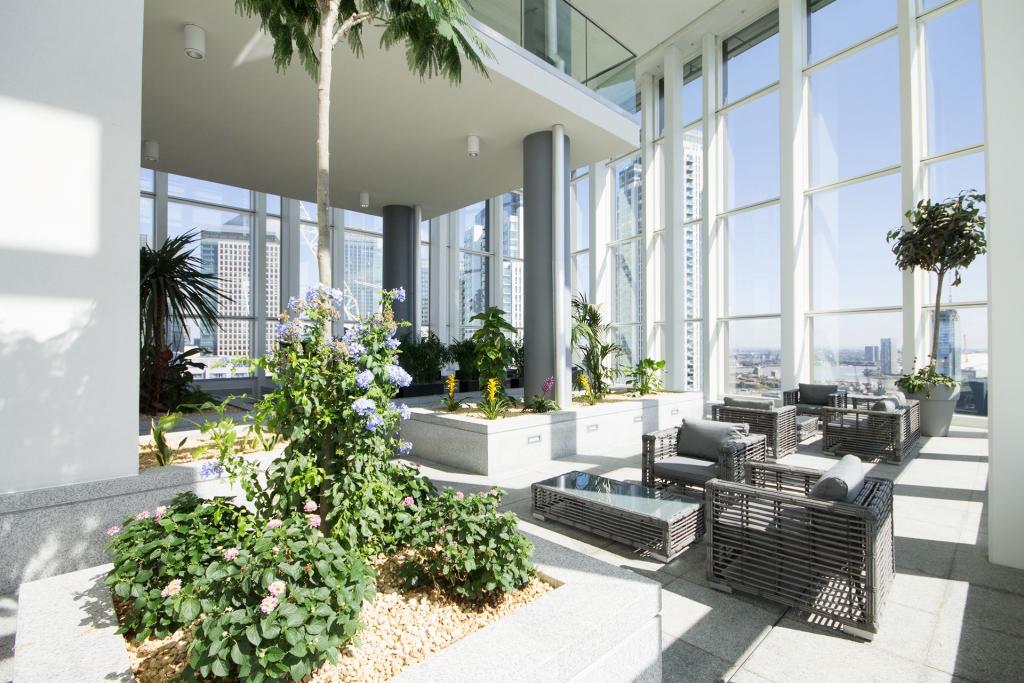 Flat Lincoln Plaza in Greater London