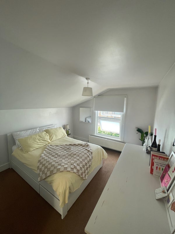 Room Bramfield Road in Greater London