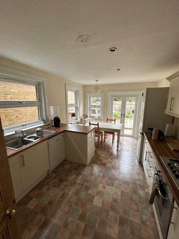 Room Bramfield Road in Greater London