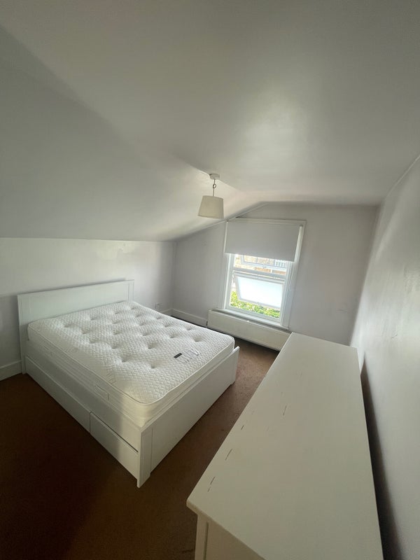 Room Bramfield Road in Greater London