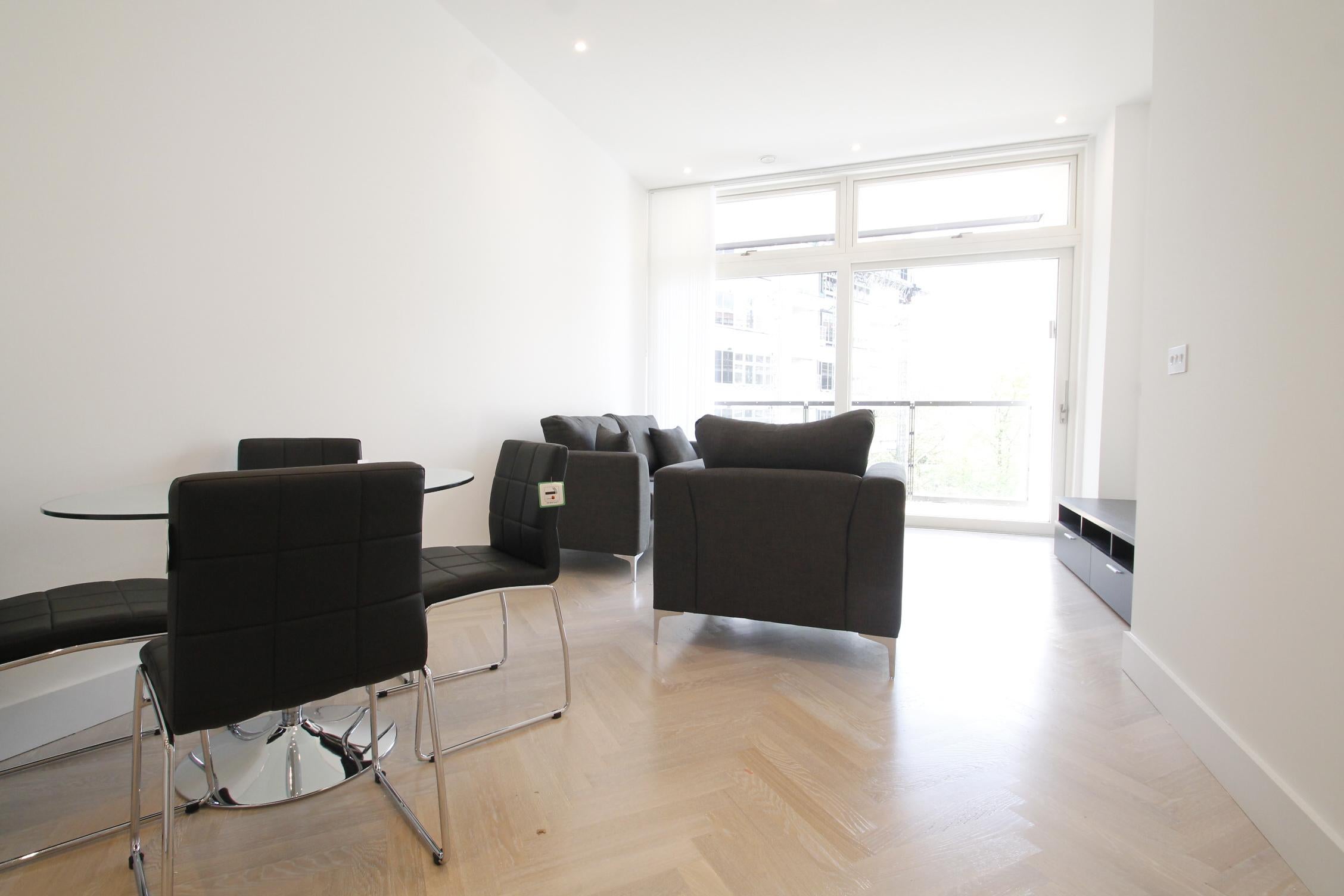 Flat Caledonian Estate in Greater London