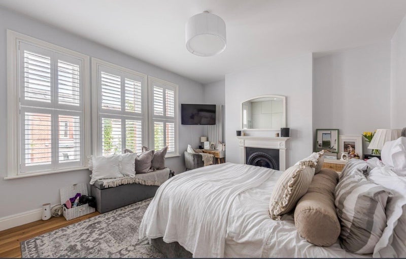 Room Rozel Road in Greater London