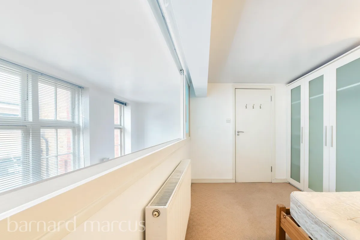 Flat Gatton Road in Greater London