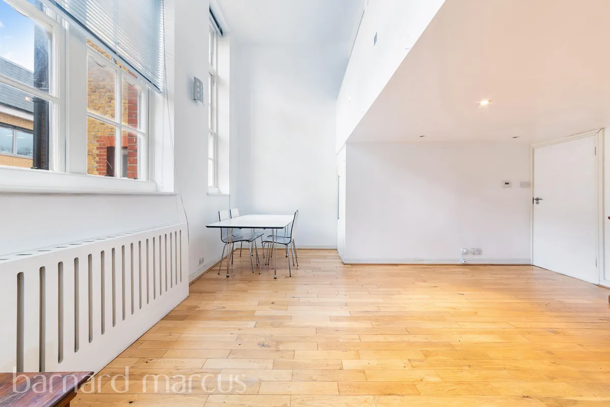 Flat Gatton Road in Greater London