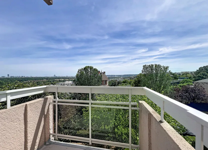 Flat Domaine des Hocquettes in Suresnes