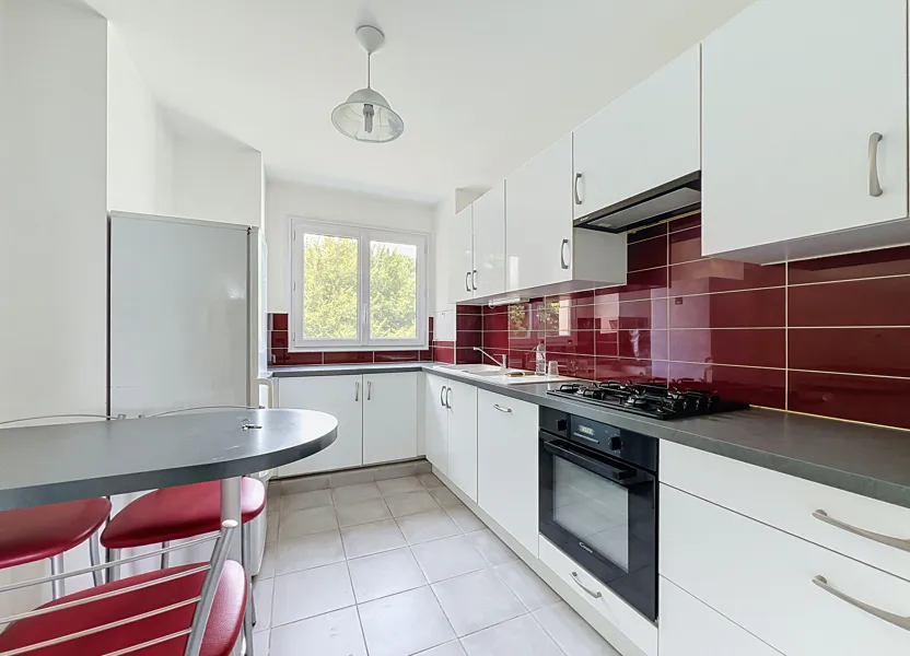 Flat Domaine des Hocquettes in Suresnes