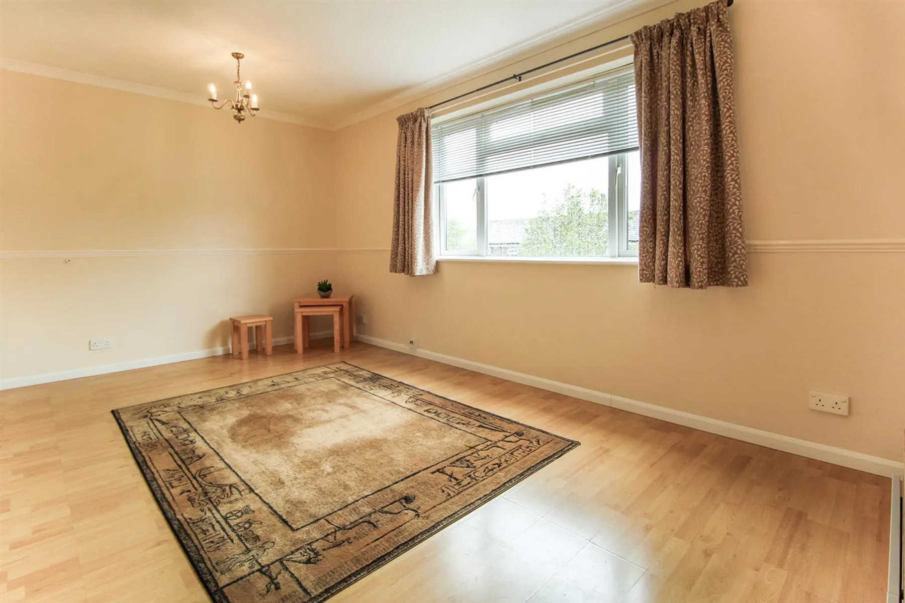 Flat Weekes Drive in Slough