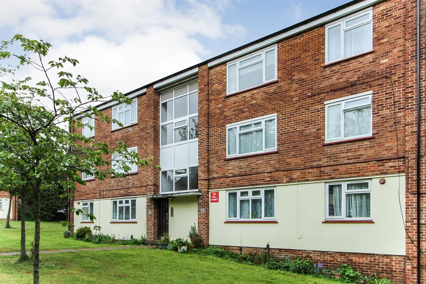 Flat Weekes Drive in Slough