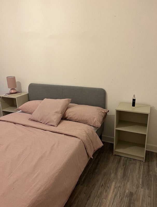 Room Norfolk Court in Glasgow