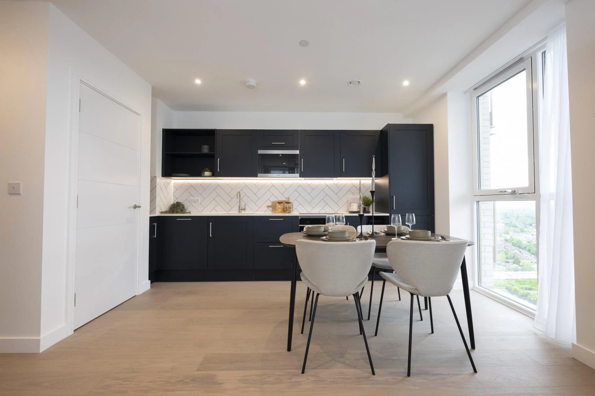 Flat Fulton Road in Greater London