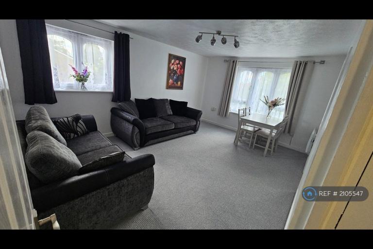 Flat Frazer Close in Greater London