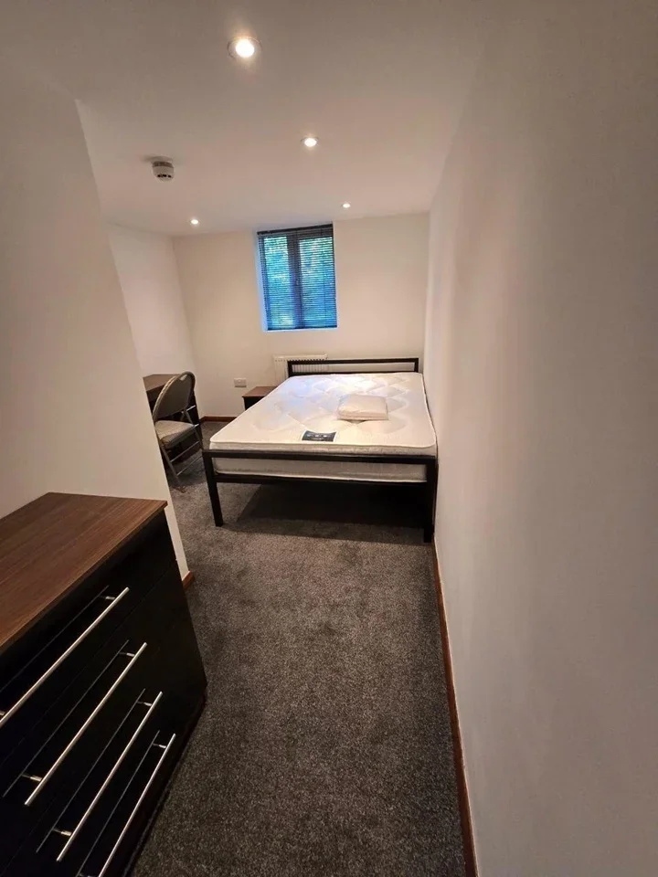 Flat Dunstable Road in Luton