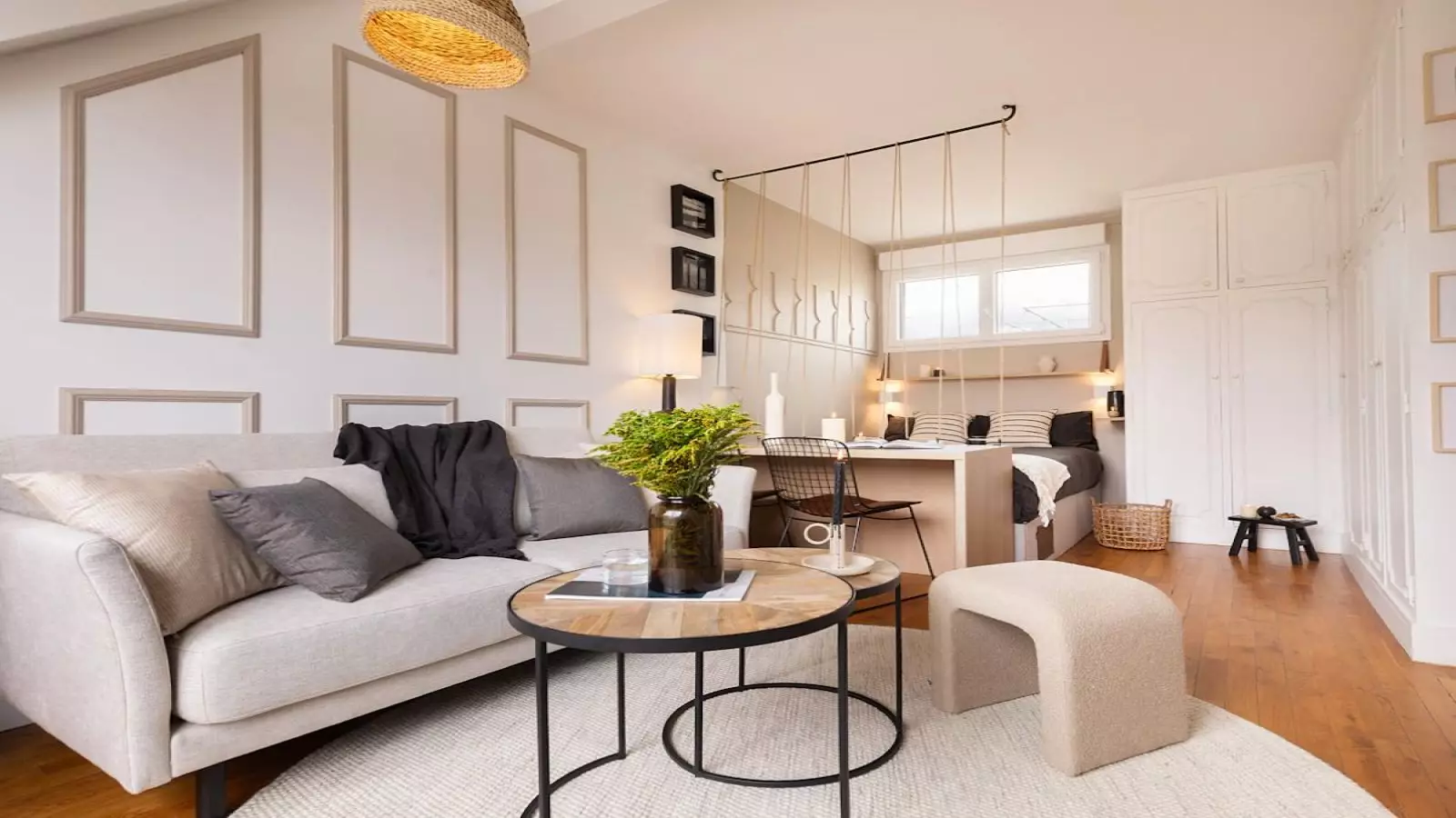 Flat Square Jouvenet in Paris