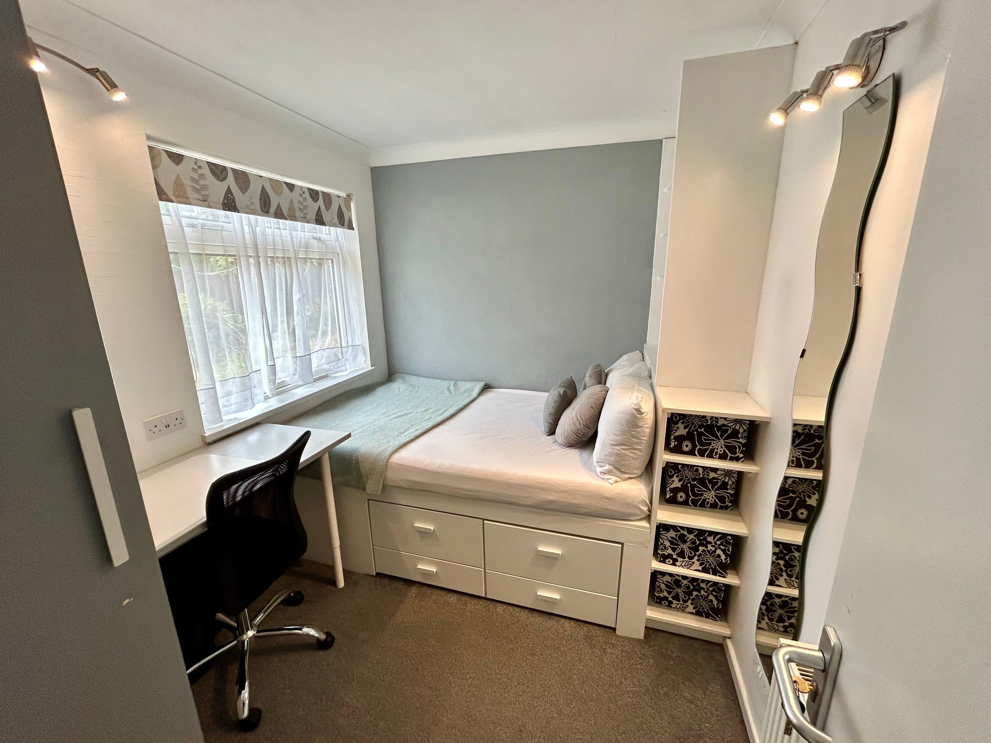 Flat Leeson Walk in Birmingham
