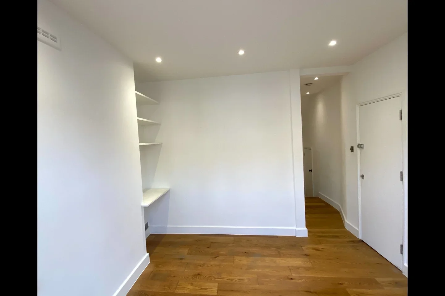 Flat Mabley Street in Greater London