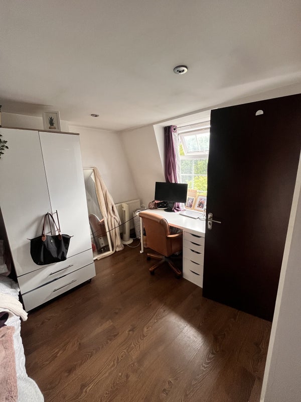 Room Totterdown Street in Greater London