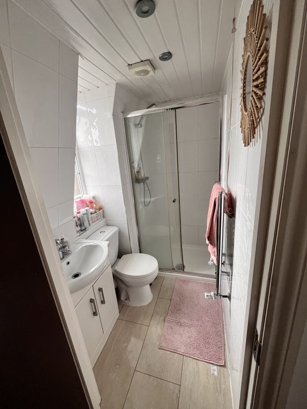 Room Totterdown Street in Greater London