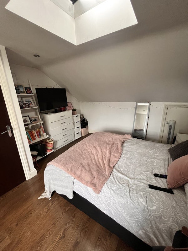Room Totterdown Street in Greater London