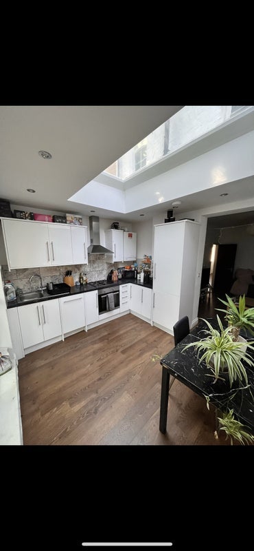 Room Totterdown Street in Greater London