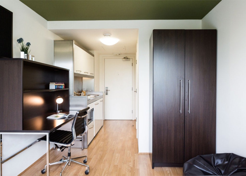 Flat Kensal Road in Greater London
