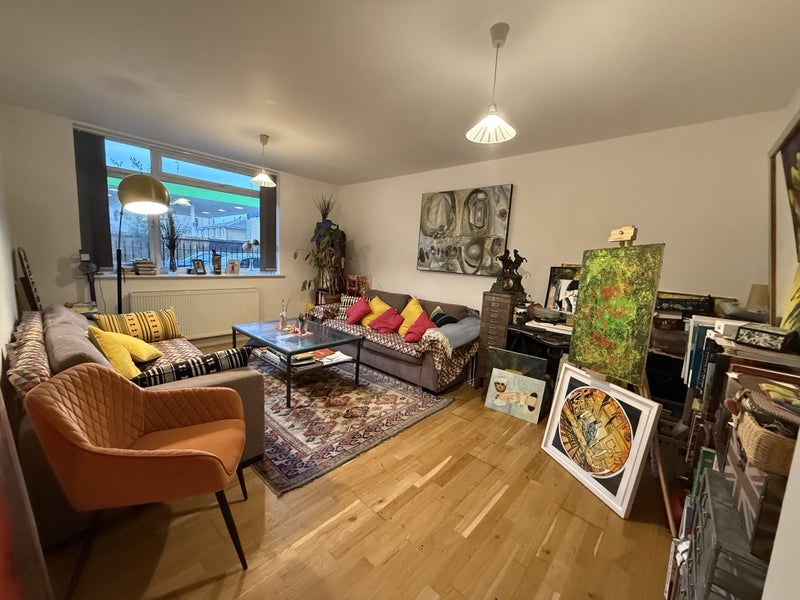 Room Hemming Street in Greater London