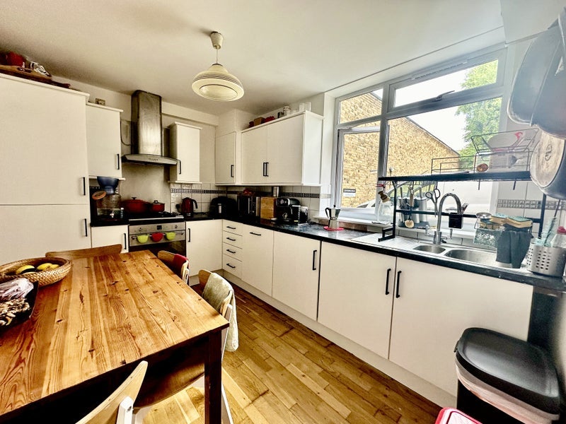 Room Hemming Street in Greater London